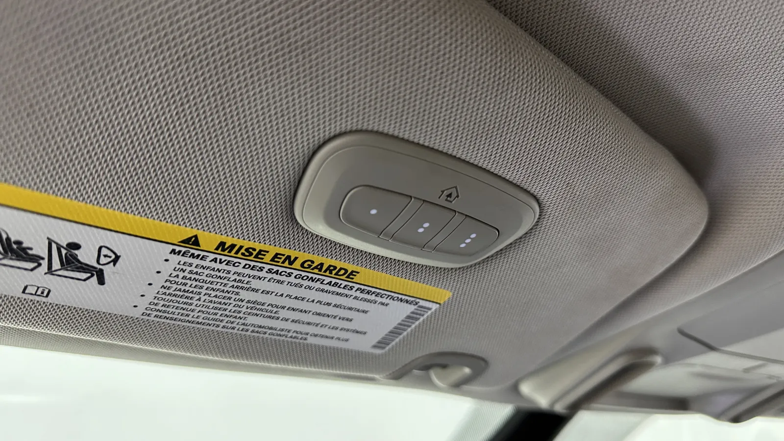 Chrysler Pacifica photo 24