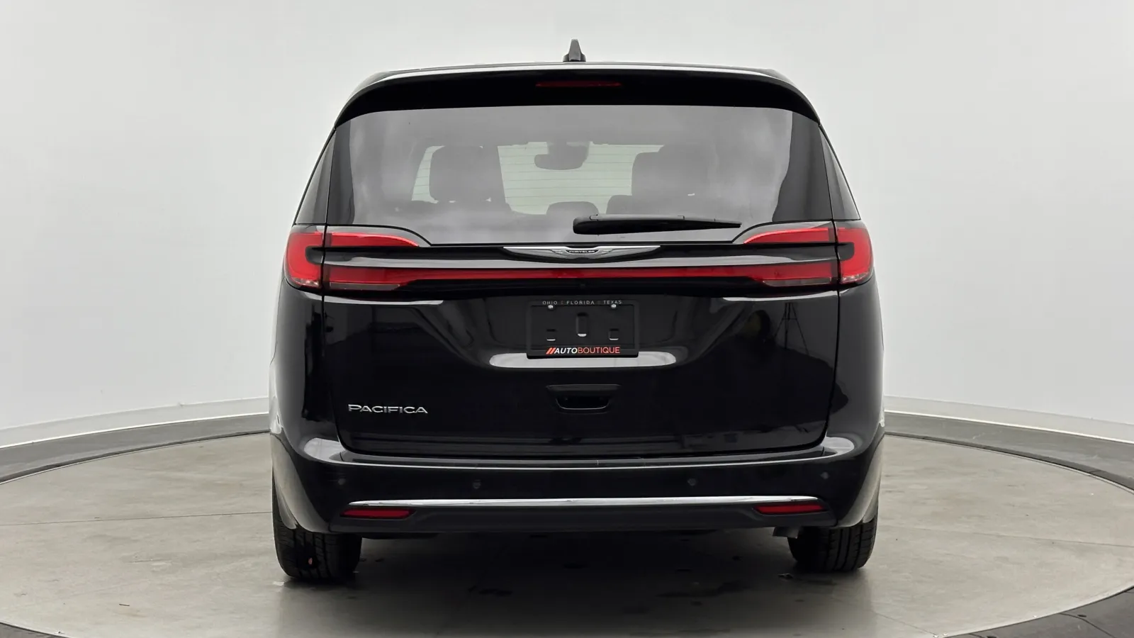 Chrysler Pacifica photo 6