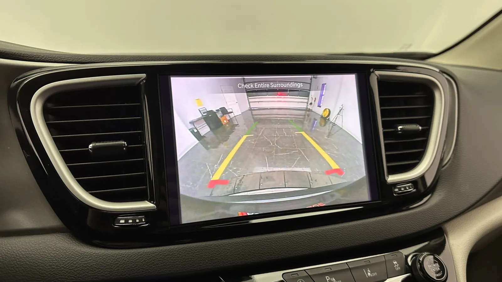 Chrysler Pacifica photo 18