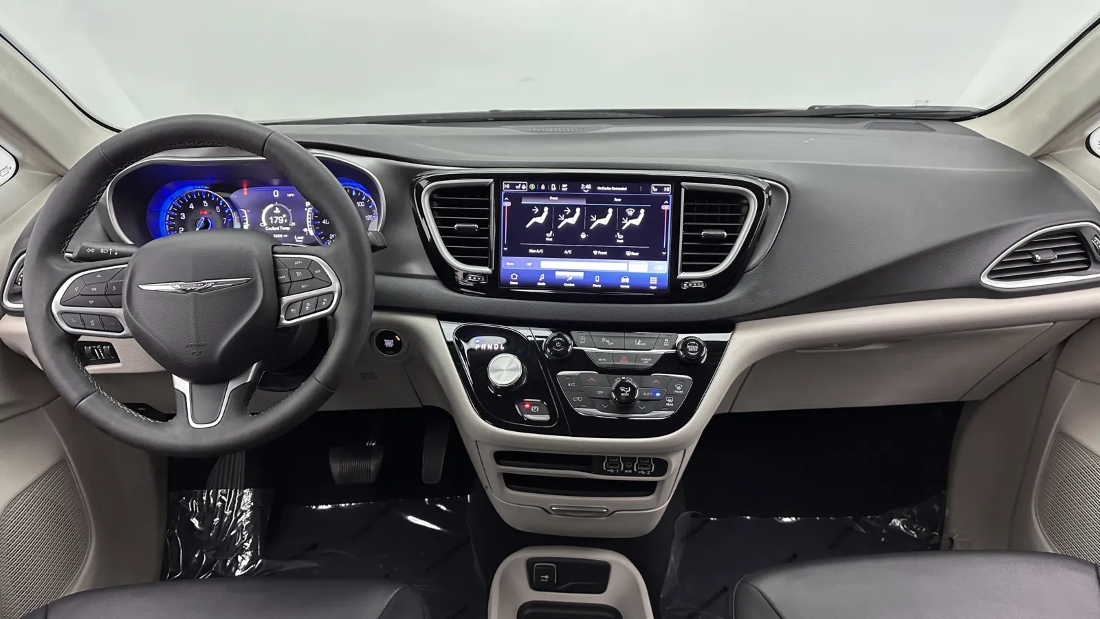 Chrysler Pacifica photo 25