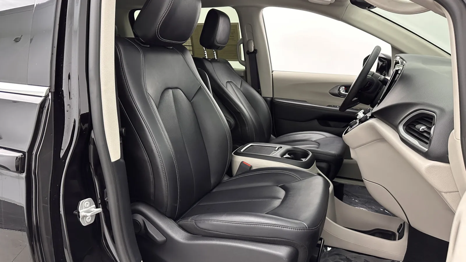 Chrysler Pacifica photo 32
