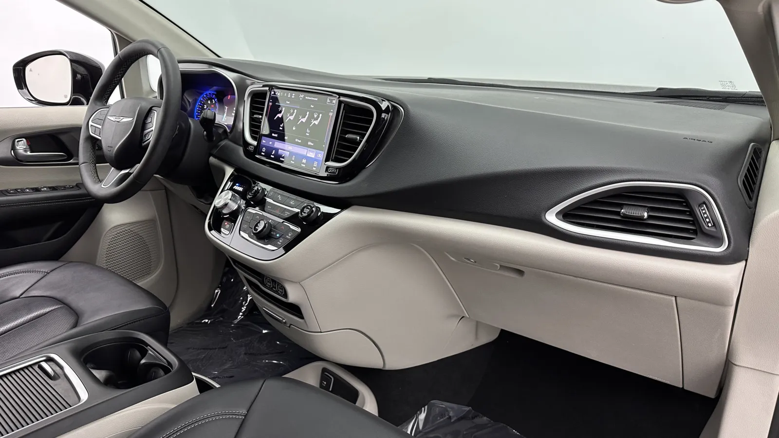 Chrysler Pacifica photo 31