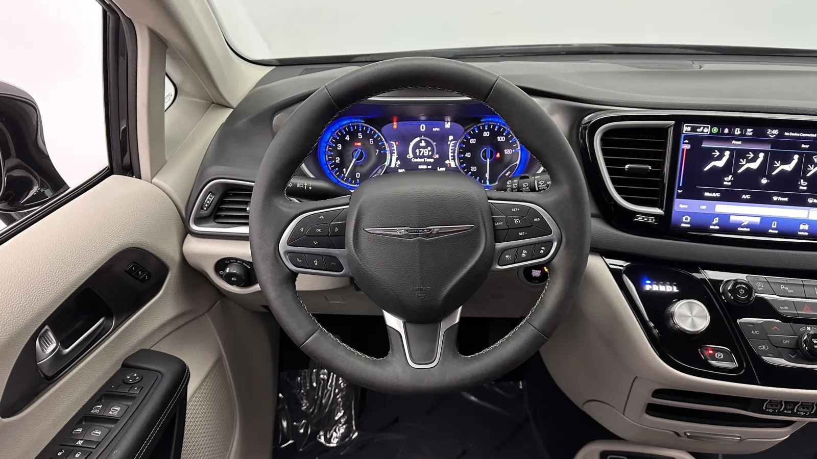 Chrysler Pacifica photo 23