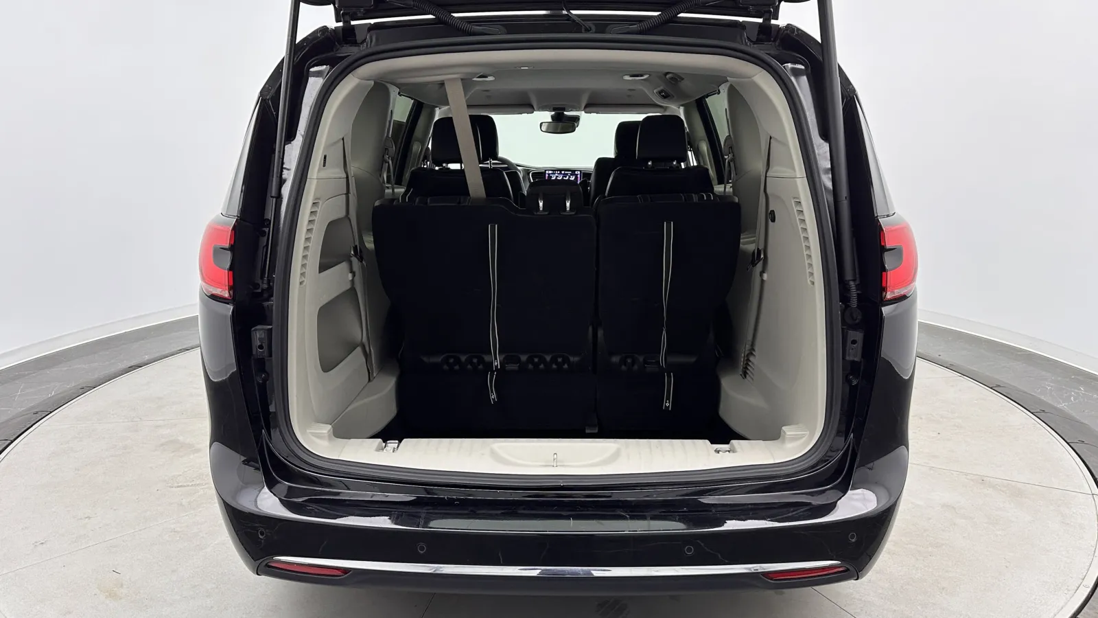 Chrysler Pacifica photo 27
