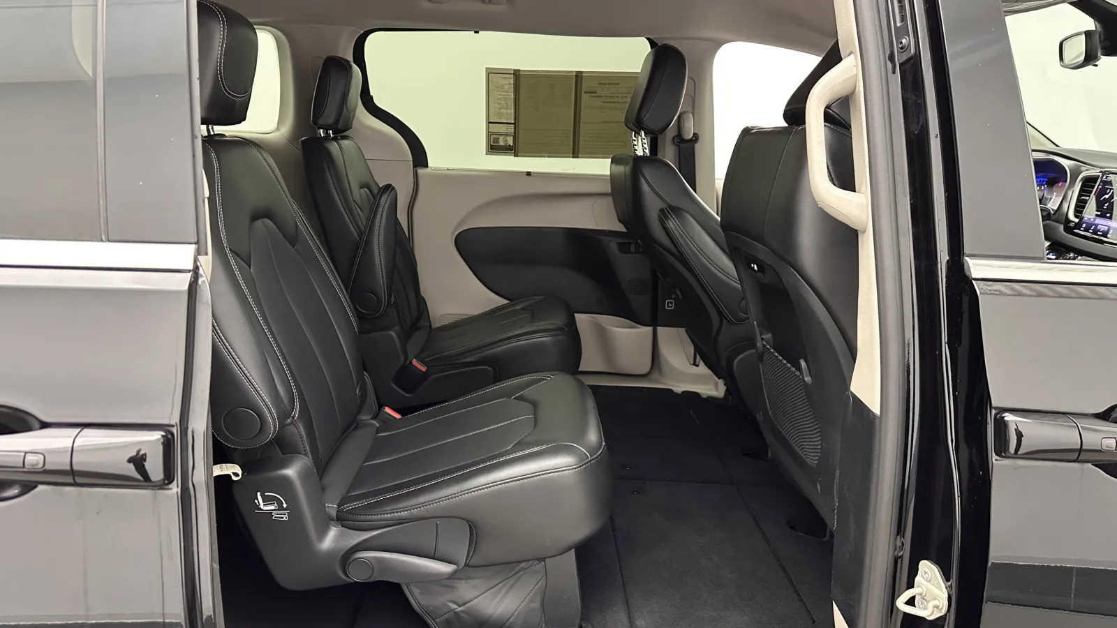 Chrysler Pacifica photo 29