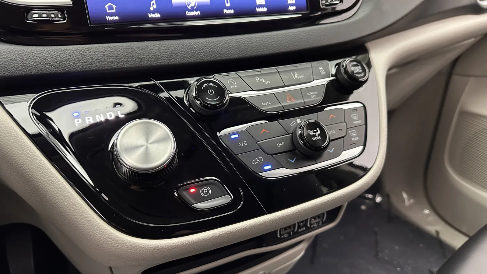 Chrysler Pacifica photo 14