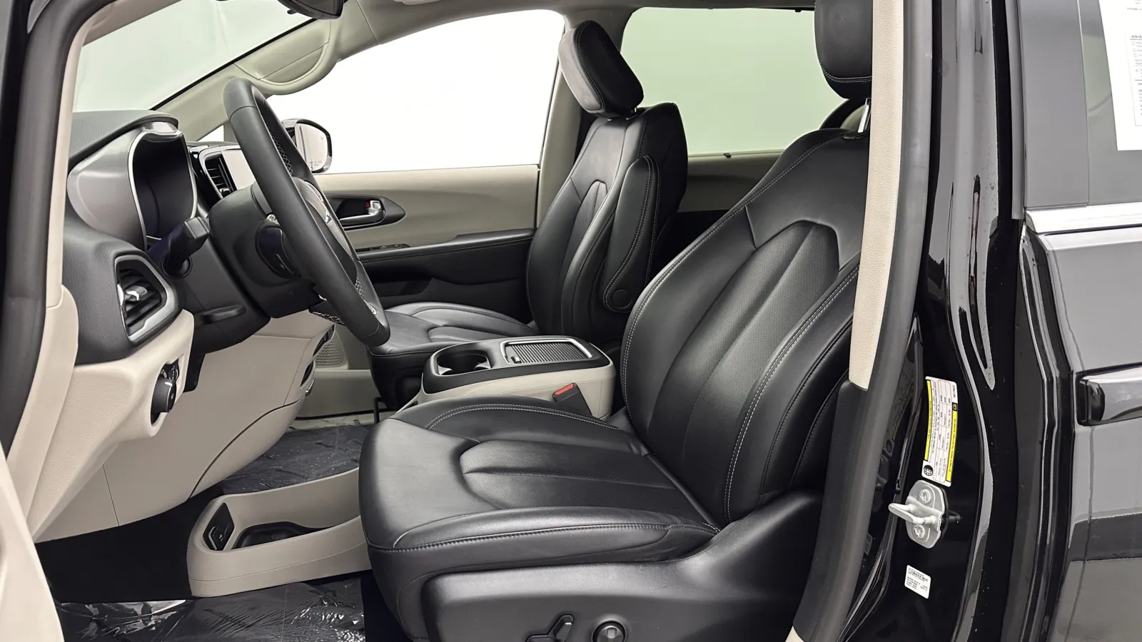 Chrysler Pacifica photo 13