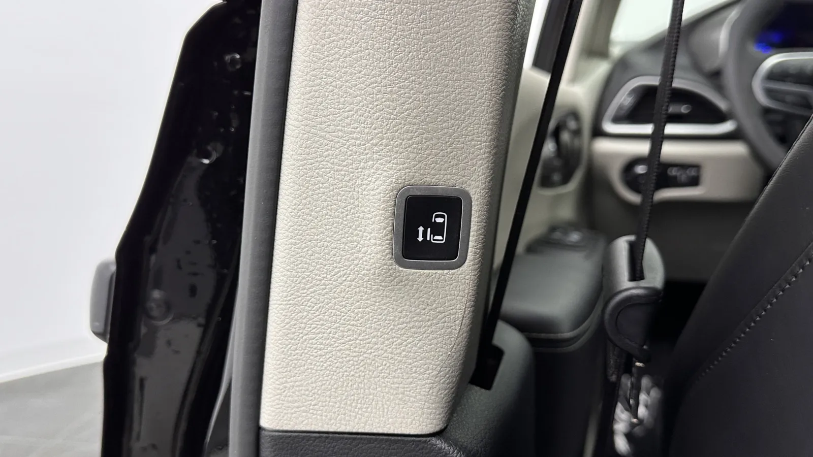 Chrysler Pacifica photo 22