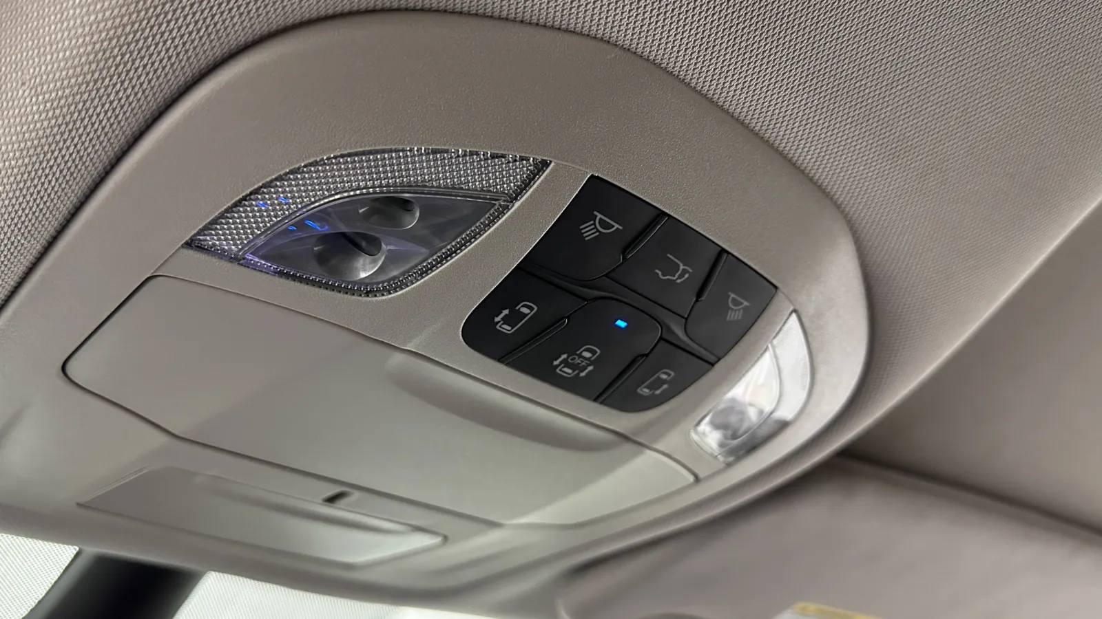 Chrysler Pacifica photo 19