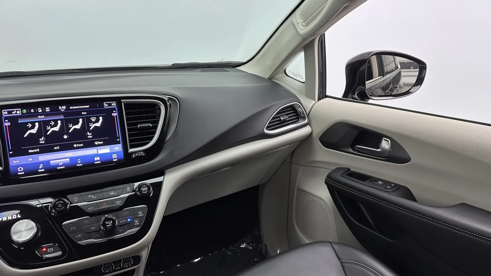 Chrysler Pacifica photo 26
