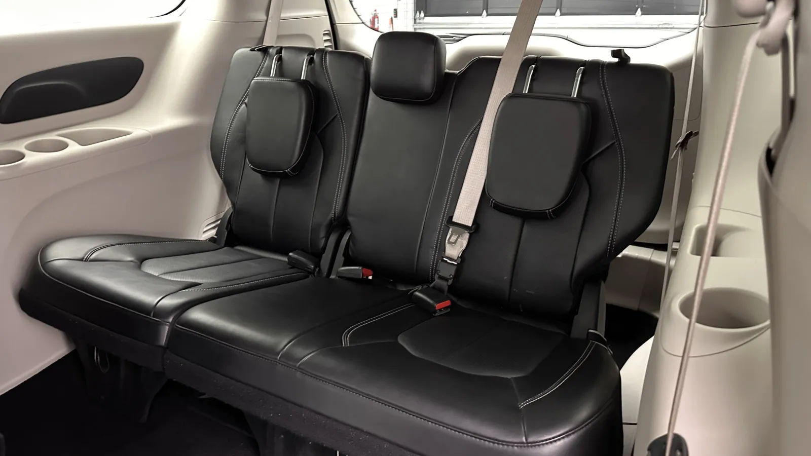 Chrysler Pacifica photo 21