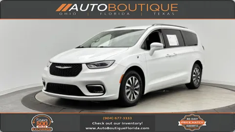 White 2021 Chrysler Pacifica Hybrid Touring L for sale in Jacksonville, FL