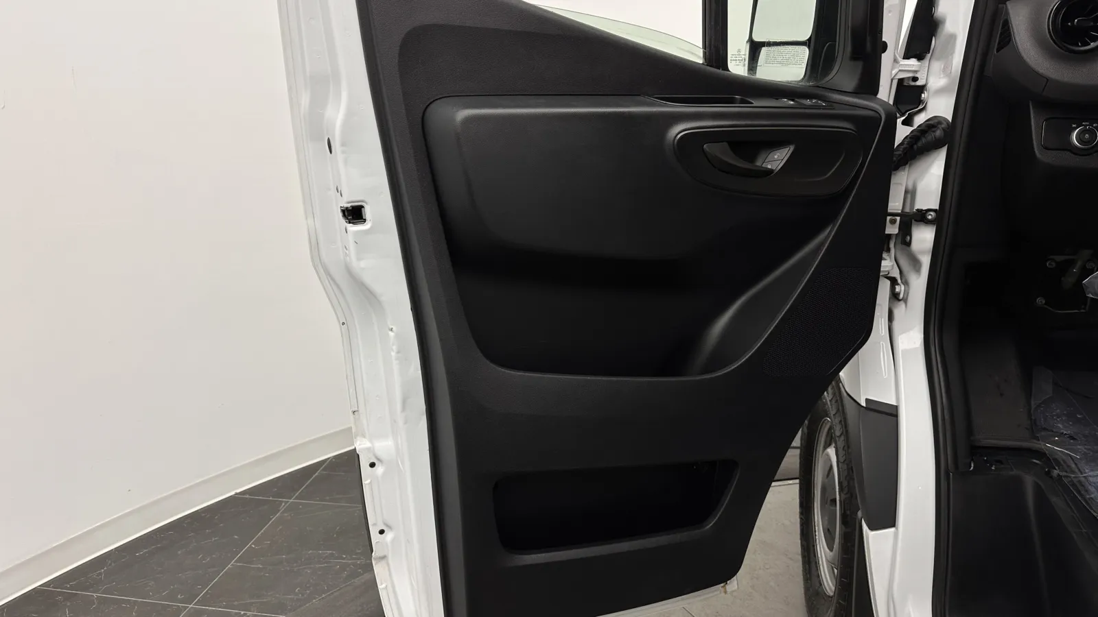 Mercedes-Benz Sprinter photo 9