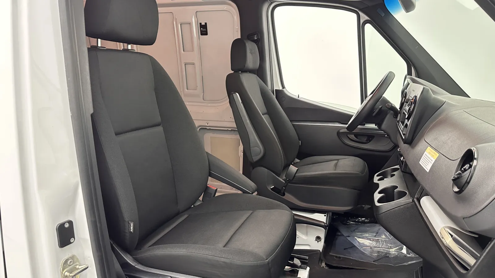 Mercedes-Benz Sprinter photo 25