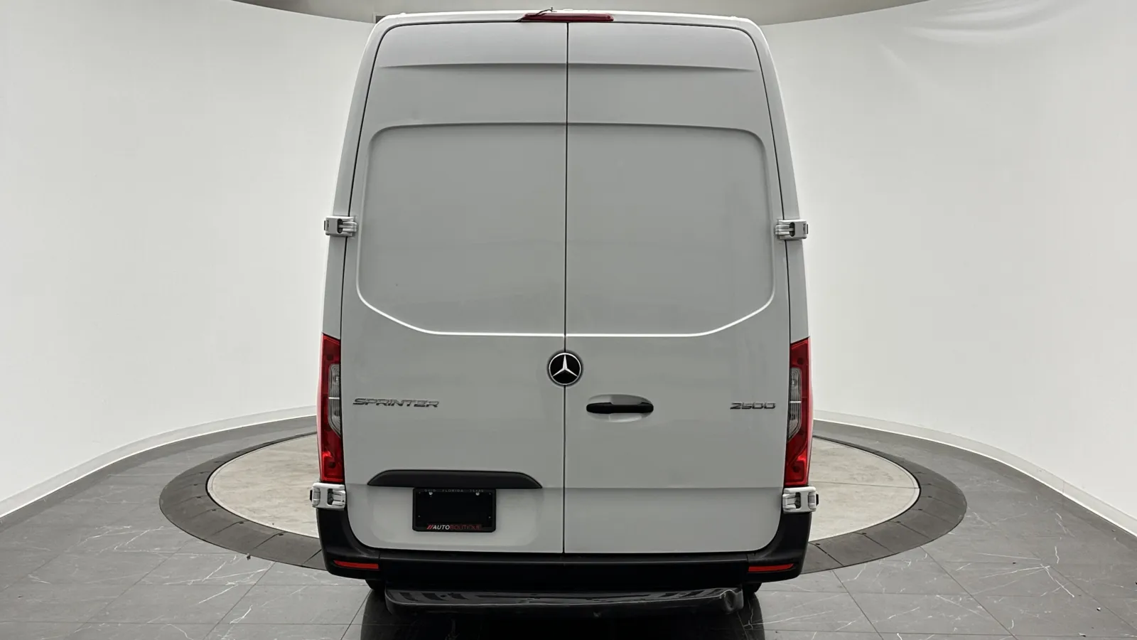 Mercedes-Benz Sprinter photo 6
