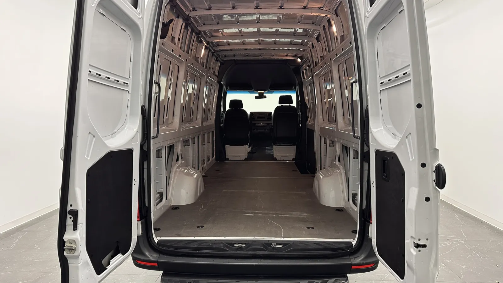 Mercedes-Benz Sprinter photo 21