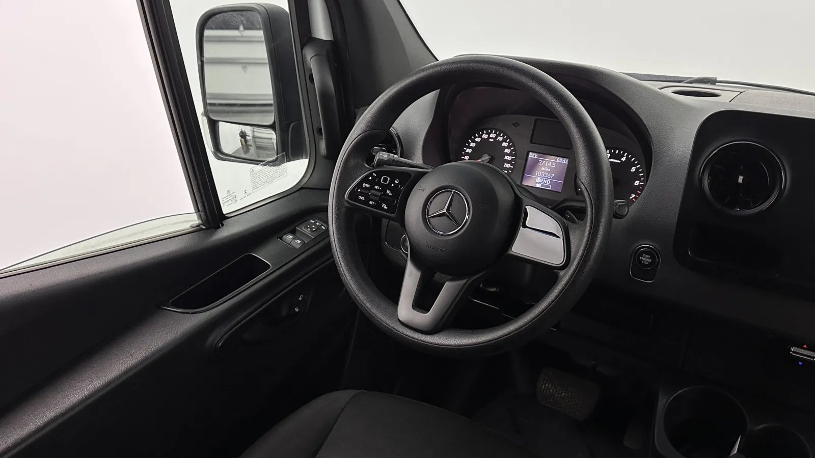 Mercedes-Benz Sprinter photo 17