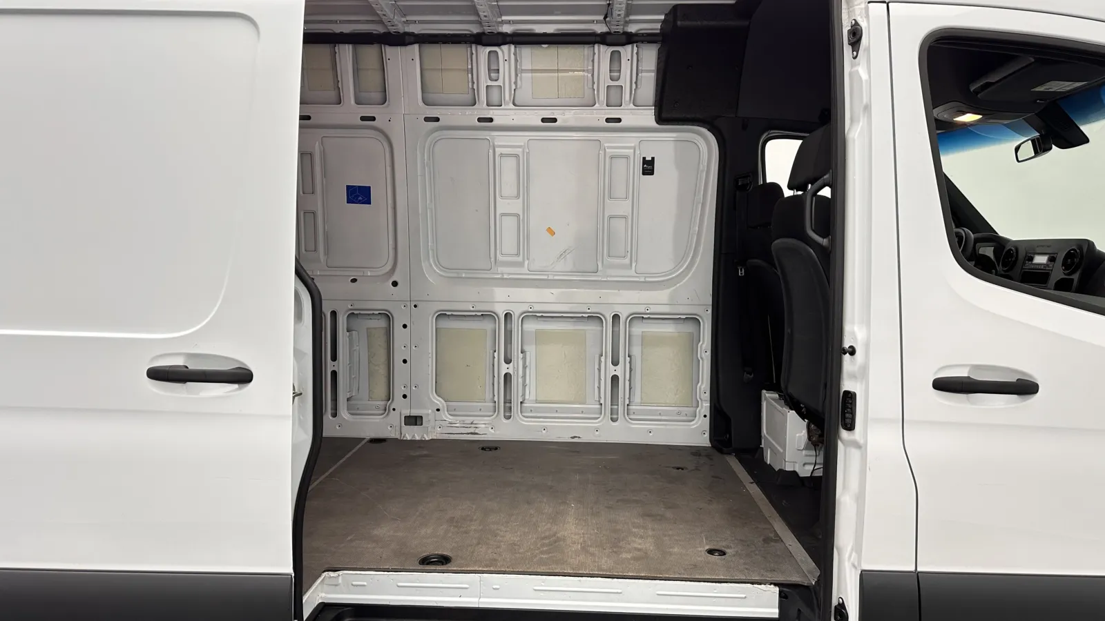 Mercedes-Benz Sprinter photo 22