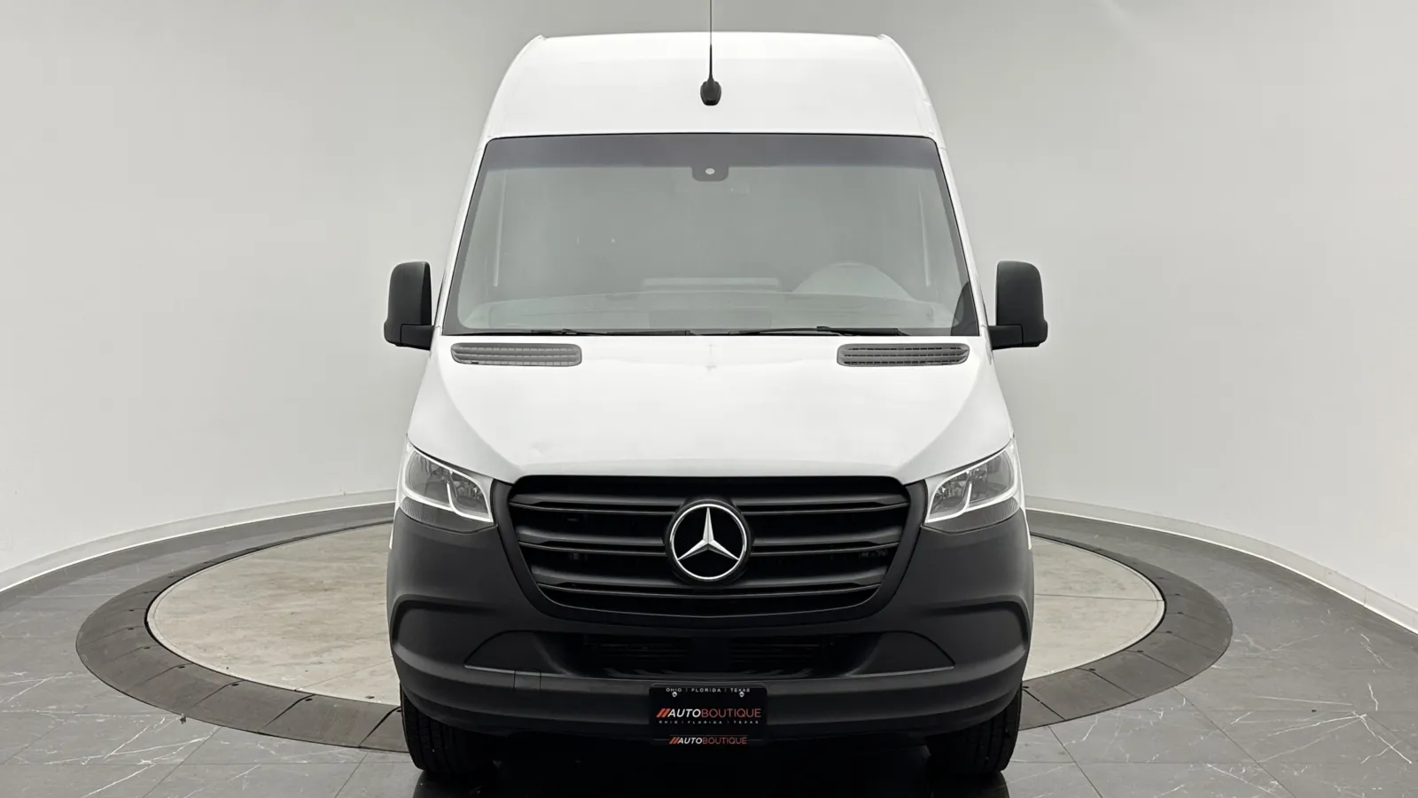 Mercedes-Benz Sprinter photo 2