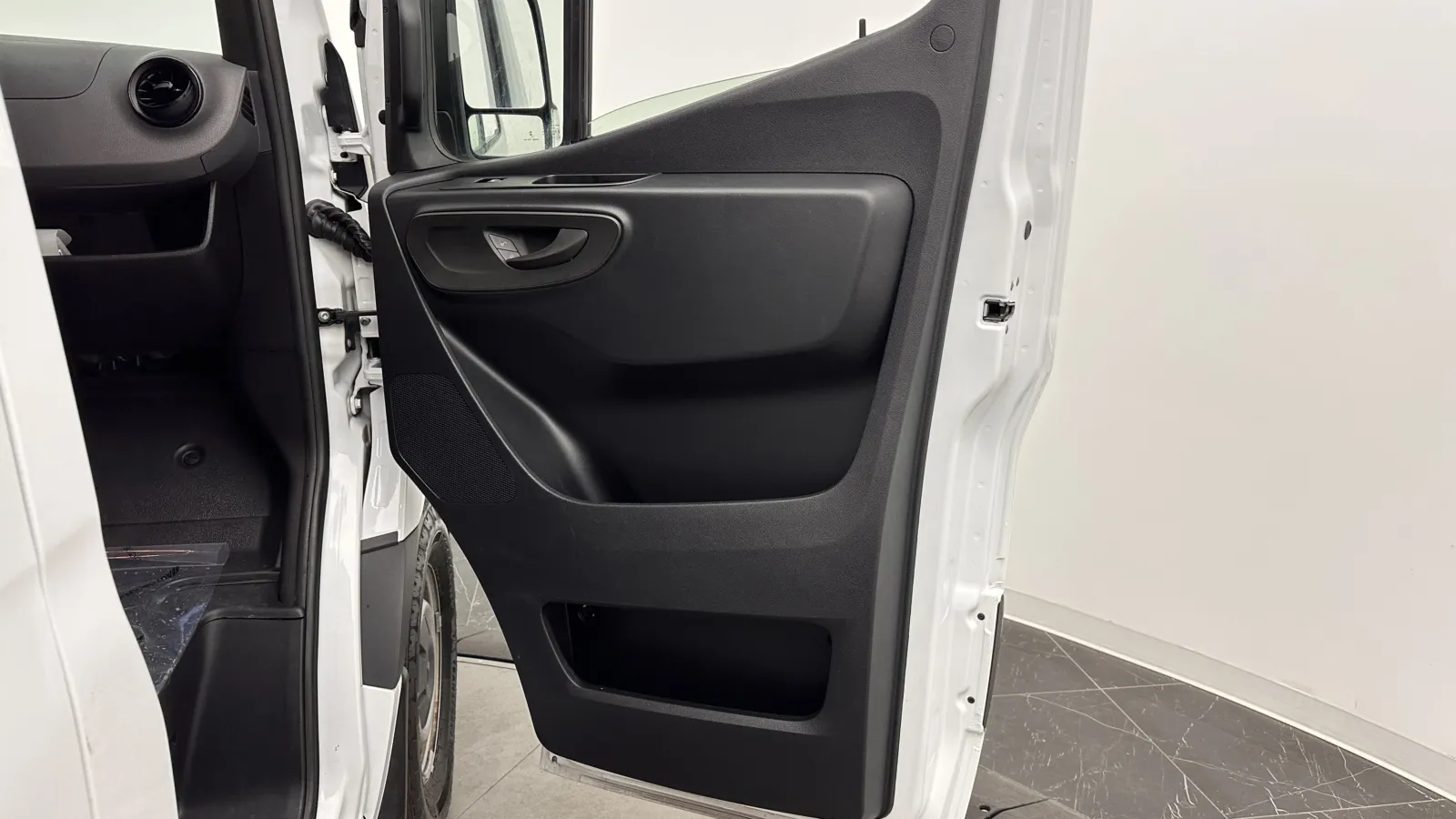 Mercedes-Benz Sprinter photo 23