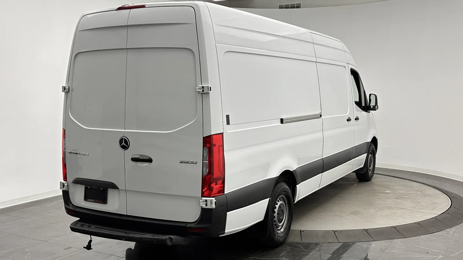 Mercedes-Benz Sprinter photo 7