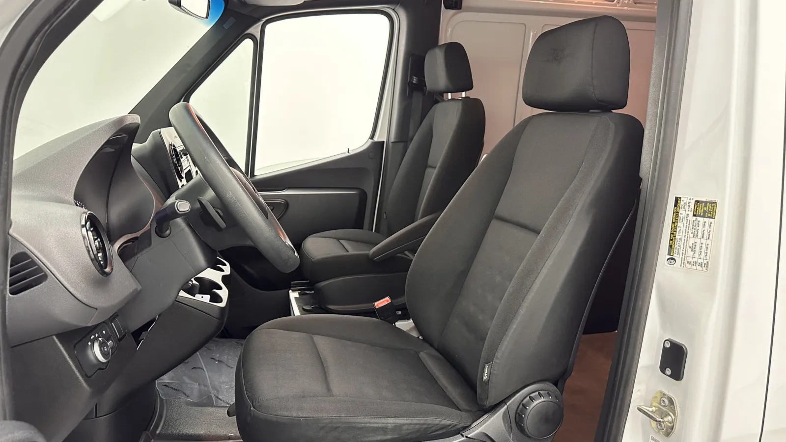 Mercedes-Benz Sprinter photo 20