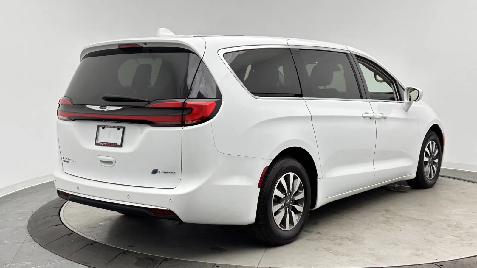 Chrysler Pacifica photo 7