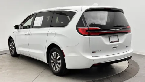 More photos of 2022 Chrysler Pacifica Hybrid Touring L at Auto Boutique Florida, FL