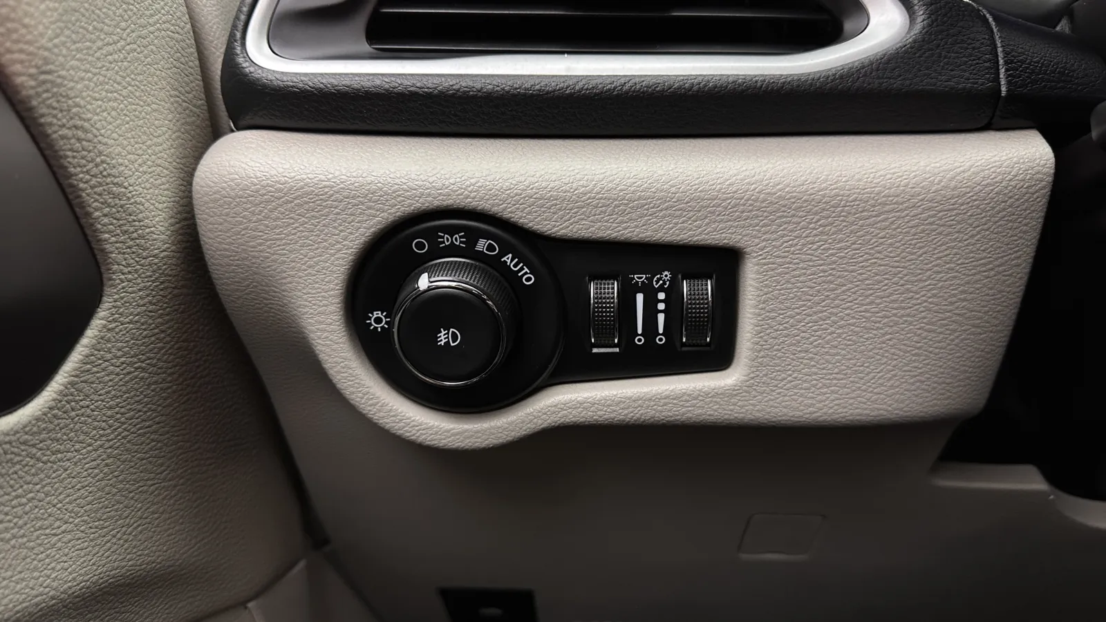 Chrysler Pacifica photo 20