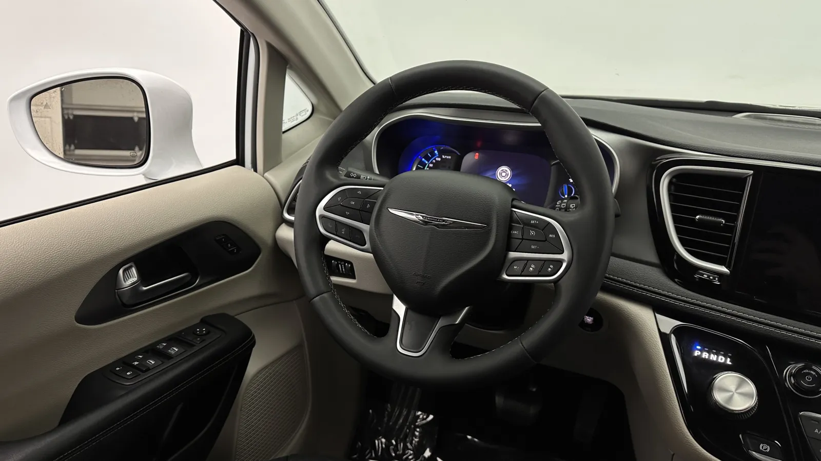 Chrysler Pacifica photo 27