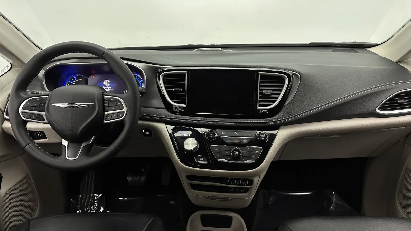 Chrysler Pacifica photo 28