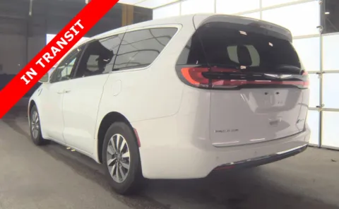 More photos of 2022 Chrysler Pacifica Hybrid Touring L at Auto Boutique Florida, FL