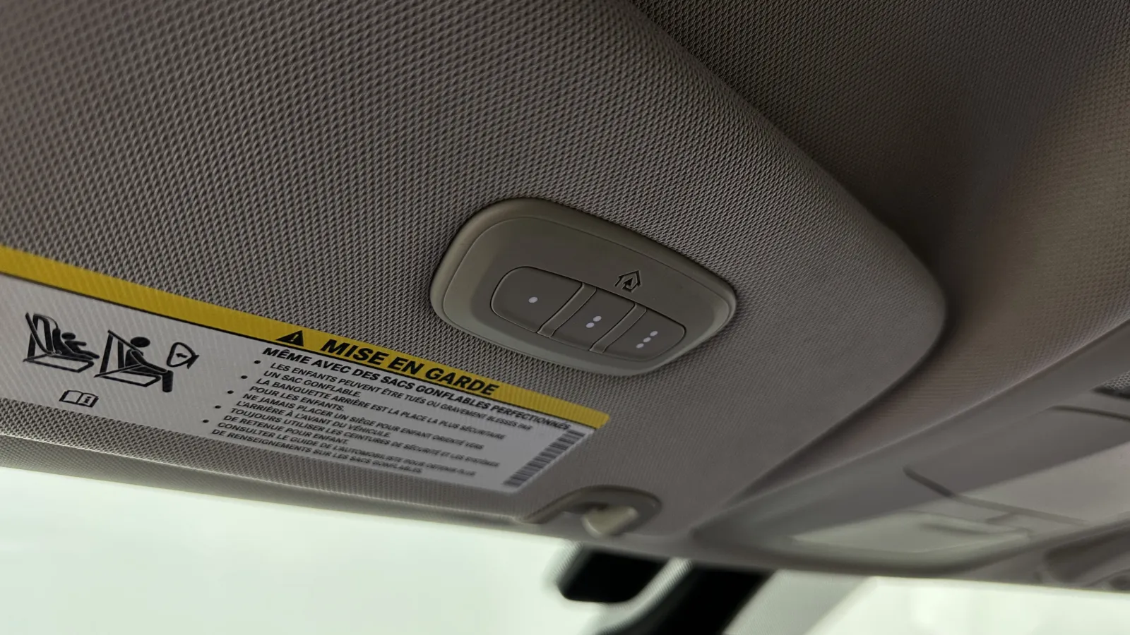 Chrysler Pacifica photo 23