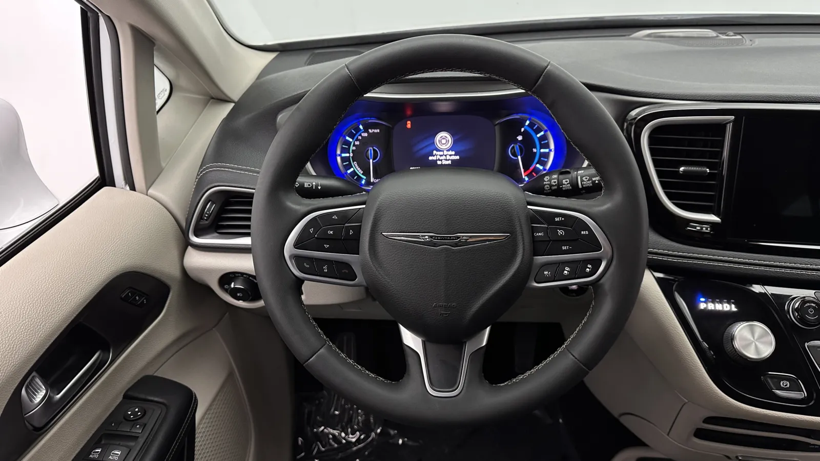Chrysler Pacifica photo 26