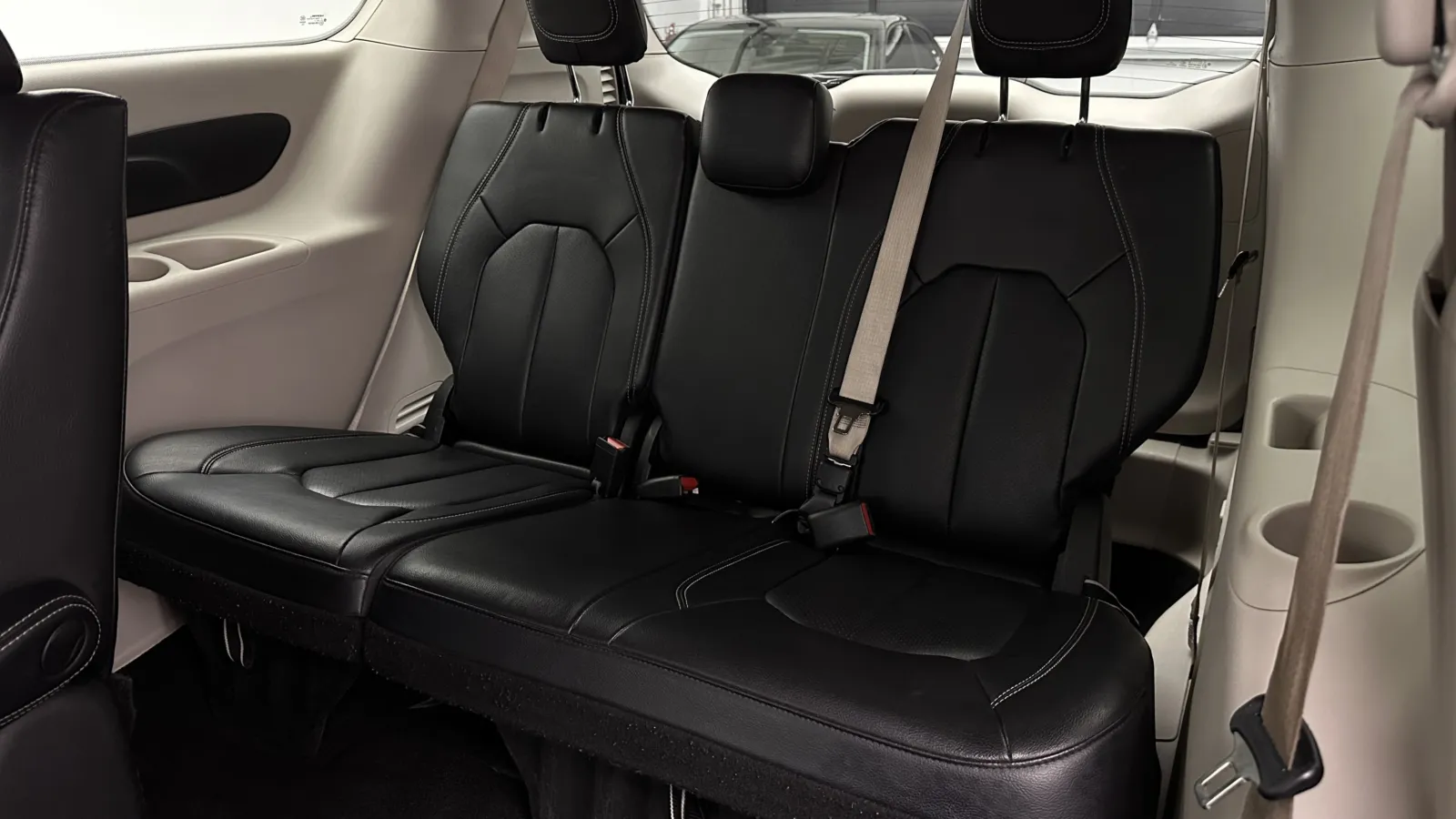 Chrysler Pacifica photo 25