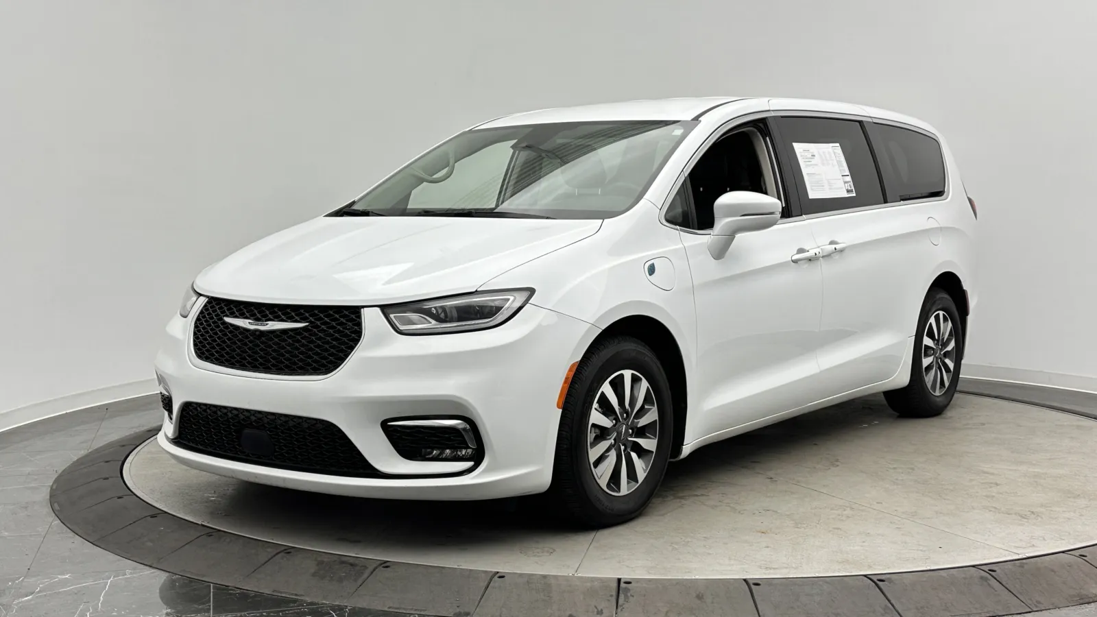 Chrysler Pacifica photo 8