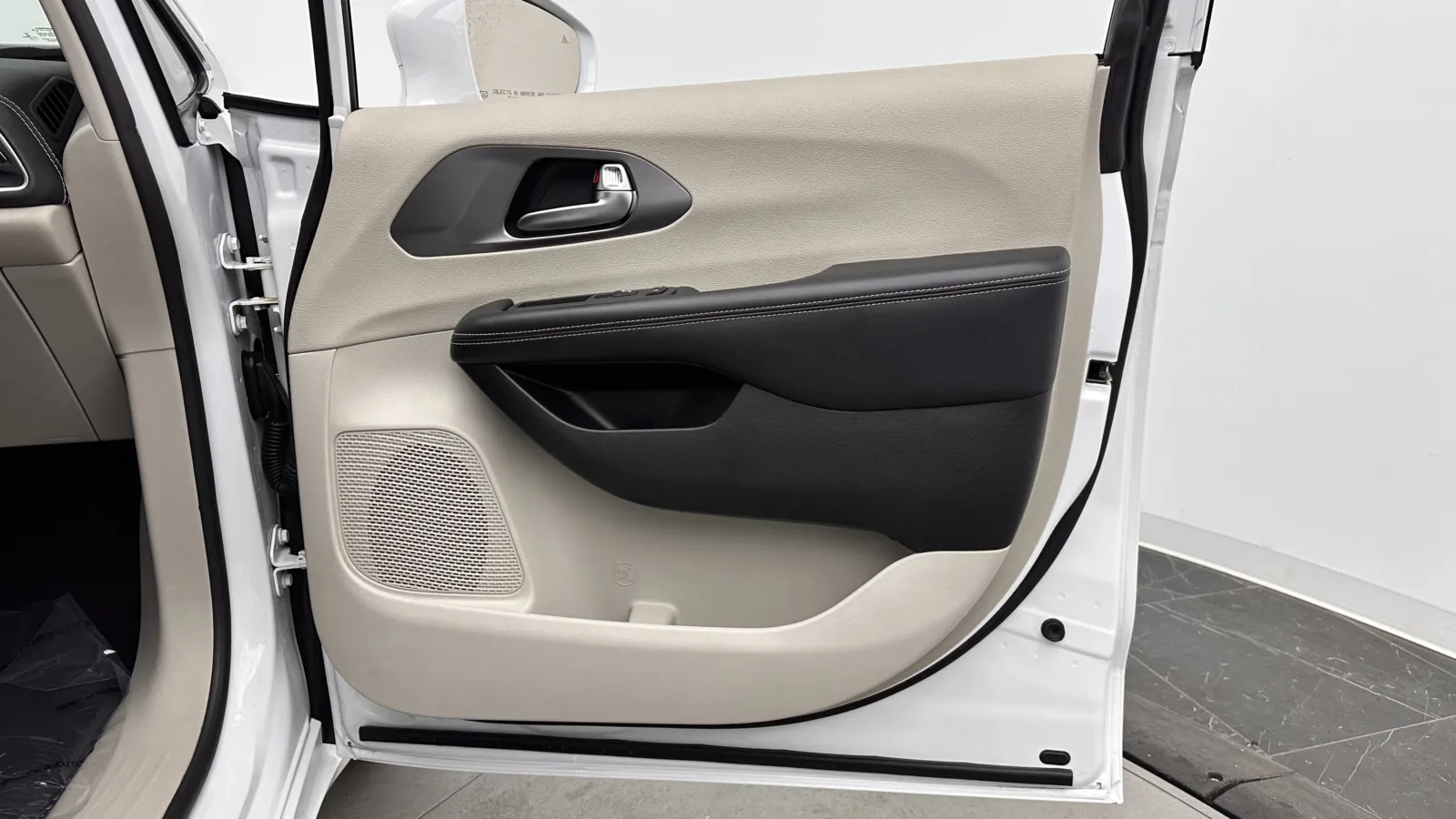 Chrysler Pacifica photo 33