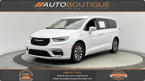 White 2022 Chrysler Pacifica Hybrid Touring L for sale in Jacksonville, FL