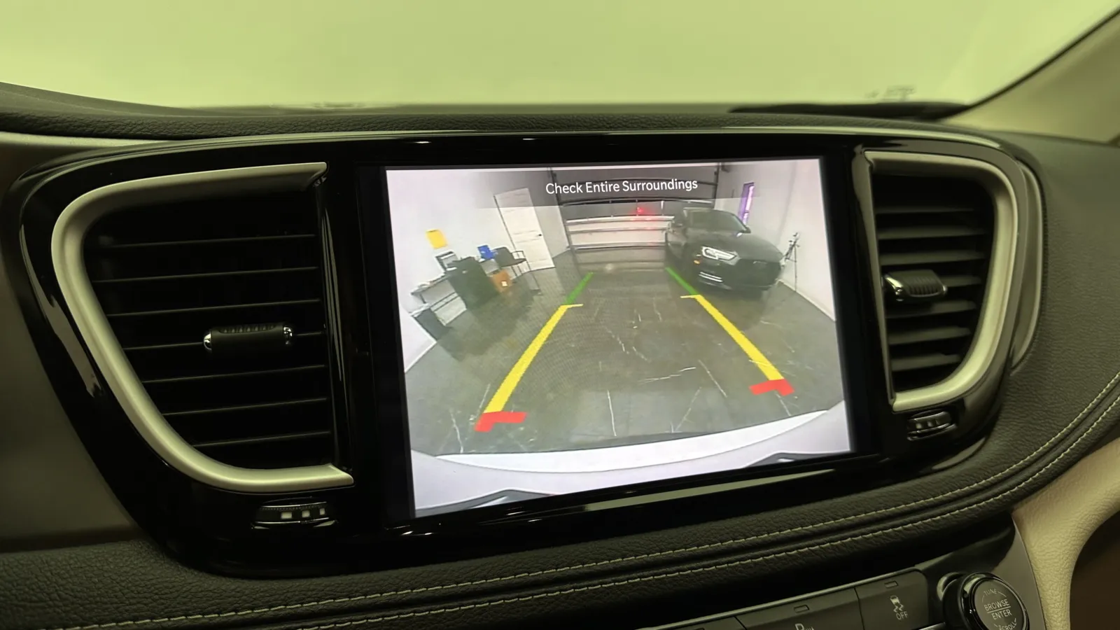 Chrysler Pacifica photo 22