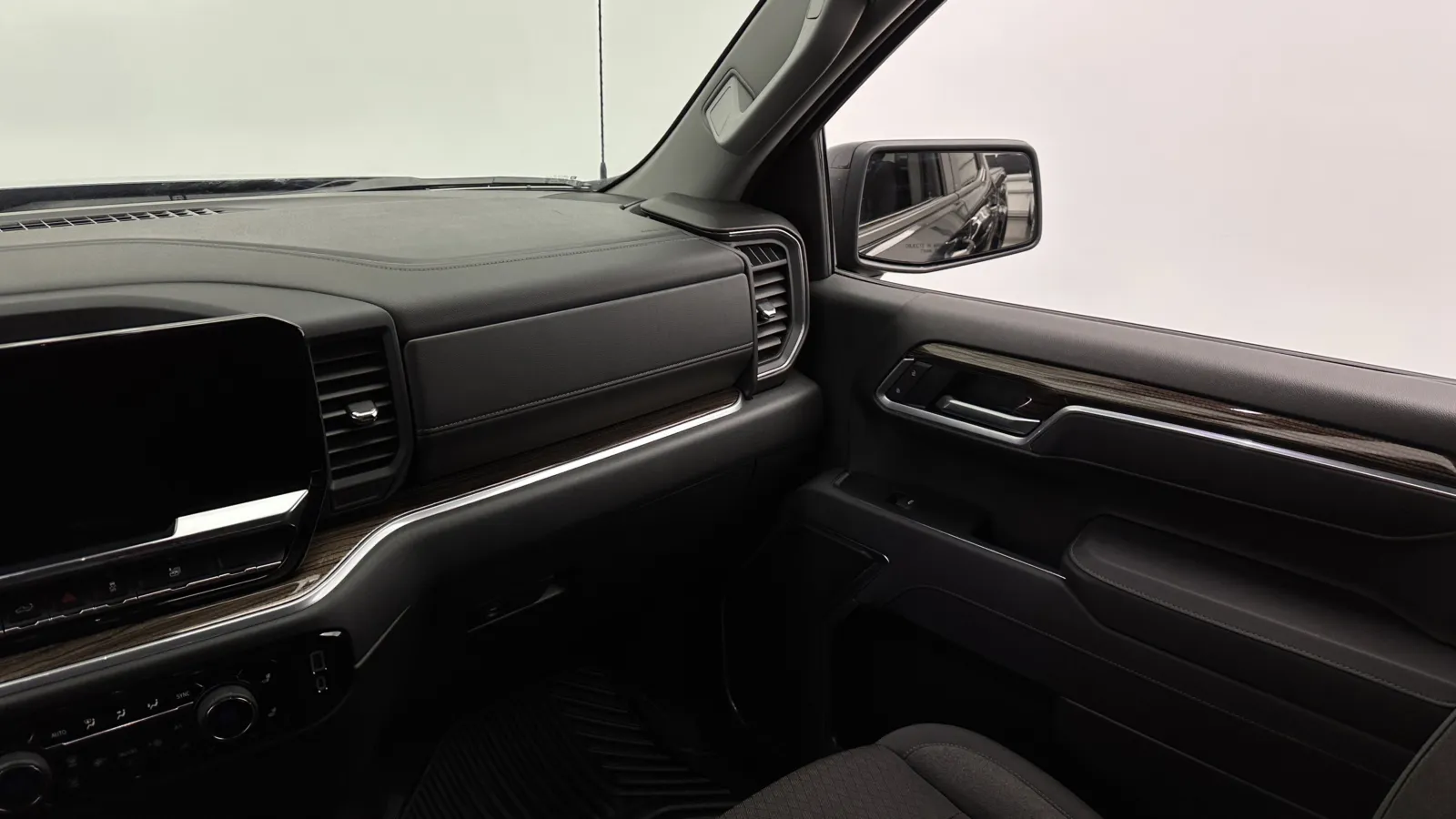 Chevrolet Silverado photo 26