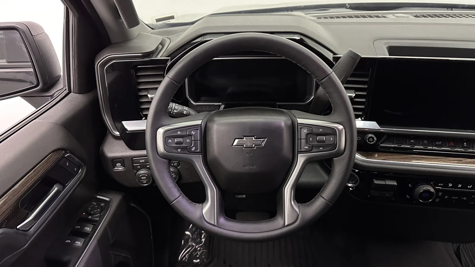Chevrolet Silverado photo 23