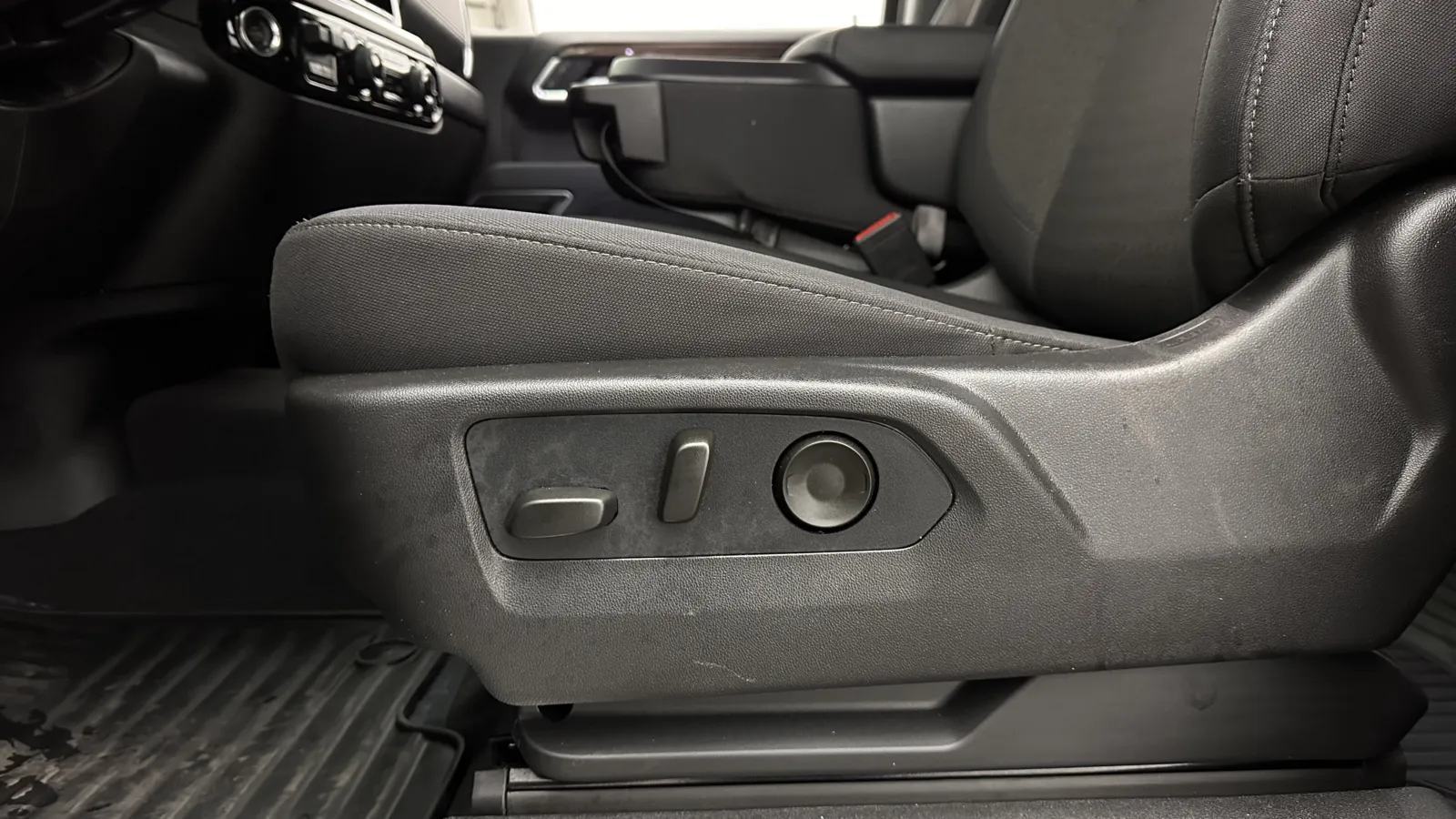 Chevrolet Silverado photo 12