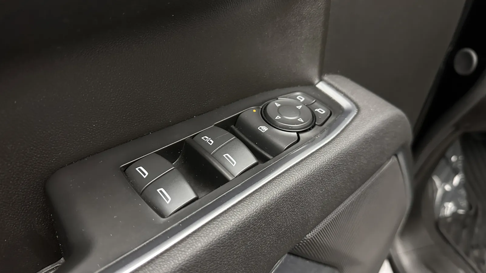 Chevrolet Silverado photo 11