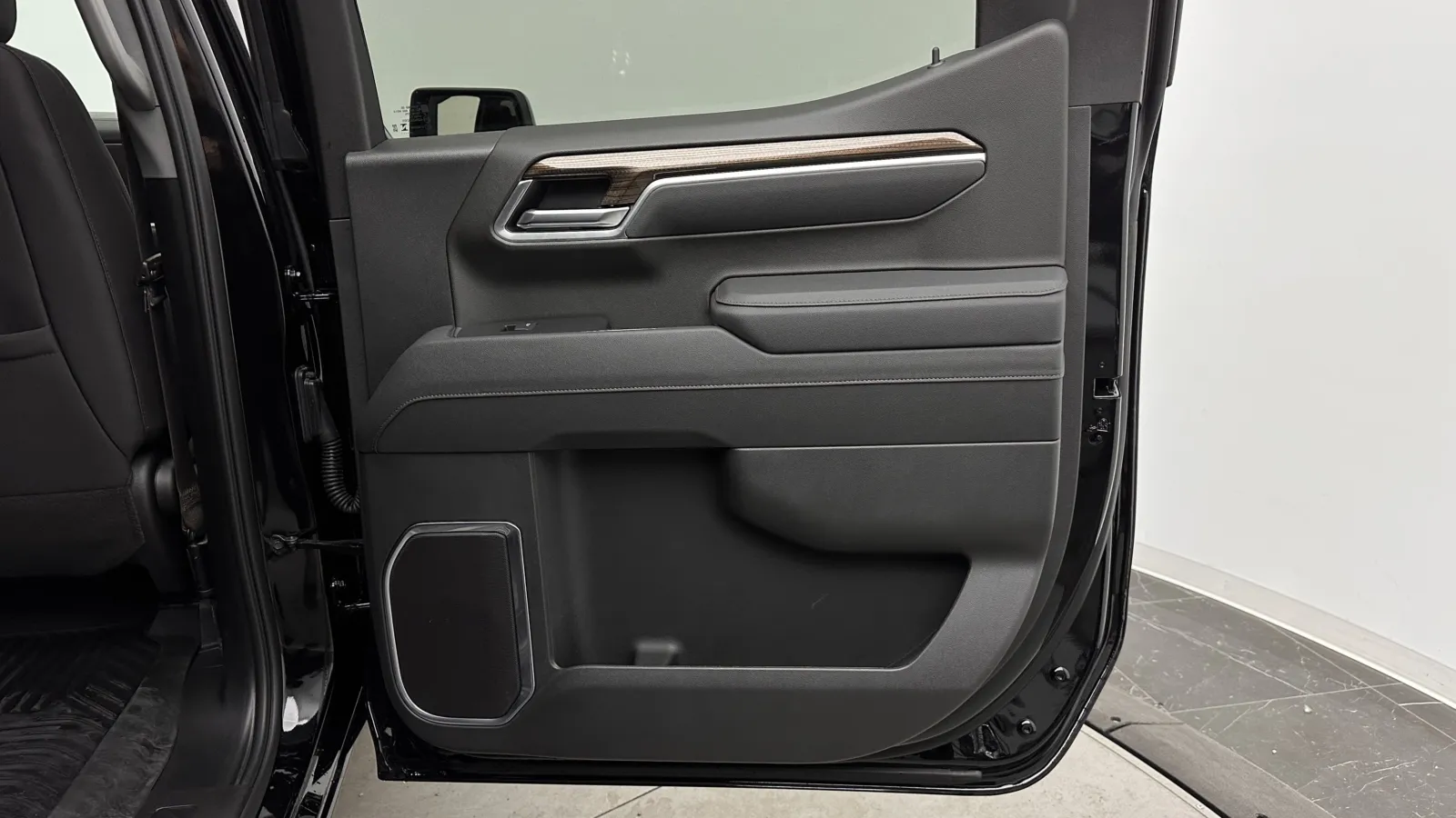 Chevrolet Silverado photo 29