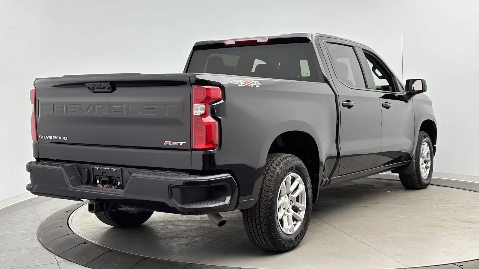 Chevrolet Silverado photo 8