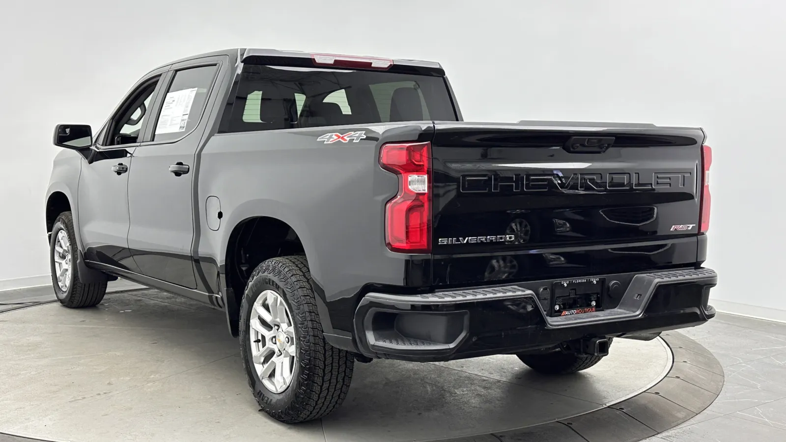 Chevrolet Silverado photo 6