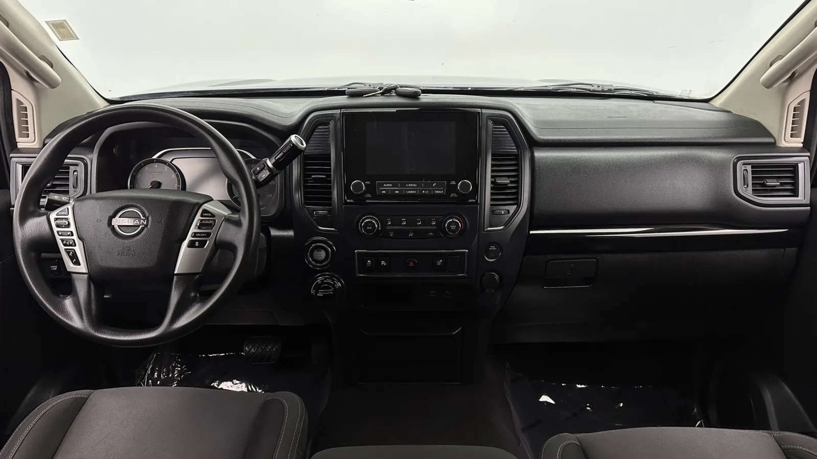 Nissan Titan photo 23