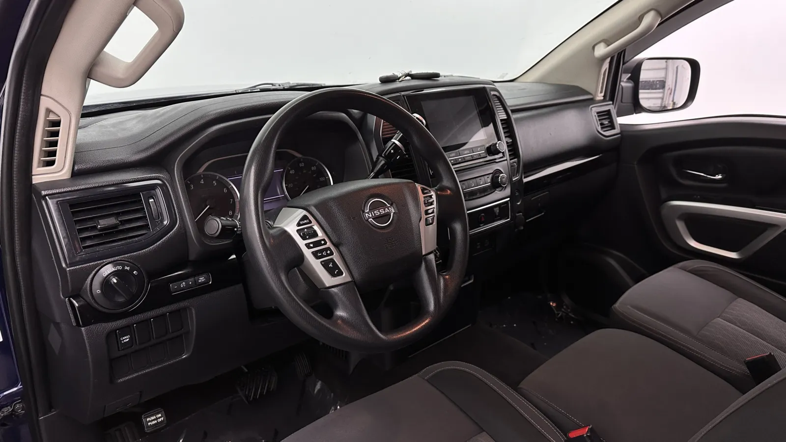 Nissan Titan photo 8