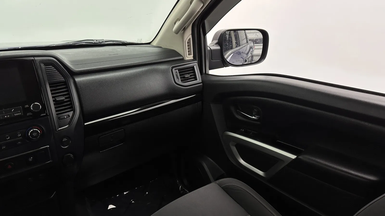 Nissan Titan photo 24