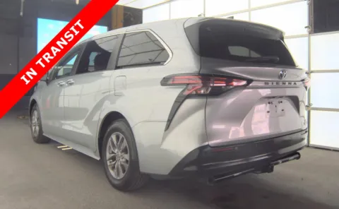 More photos of 2022 Toyota Sienna XLE at Auto Boutique Florida, FL